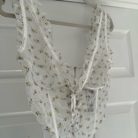 NWT PrettyLittleThing White Floral Chiffon Lace Up Boned Corset Top 6 - Picture 6 of 12